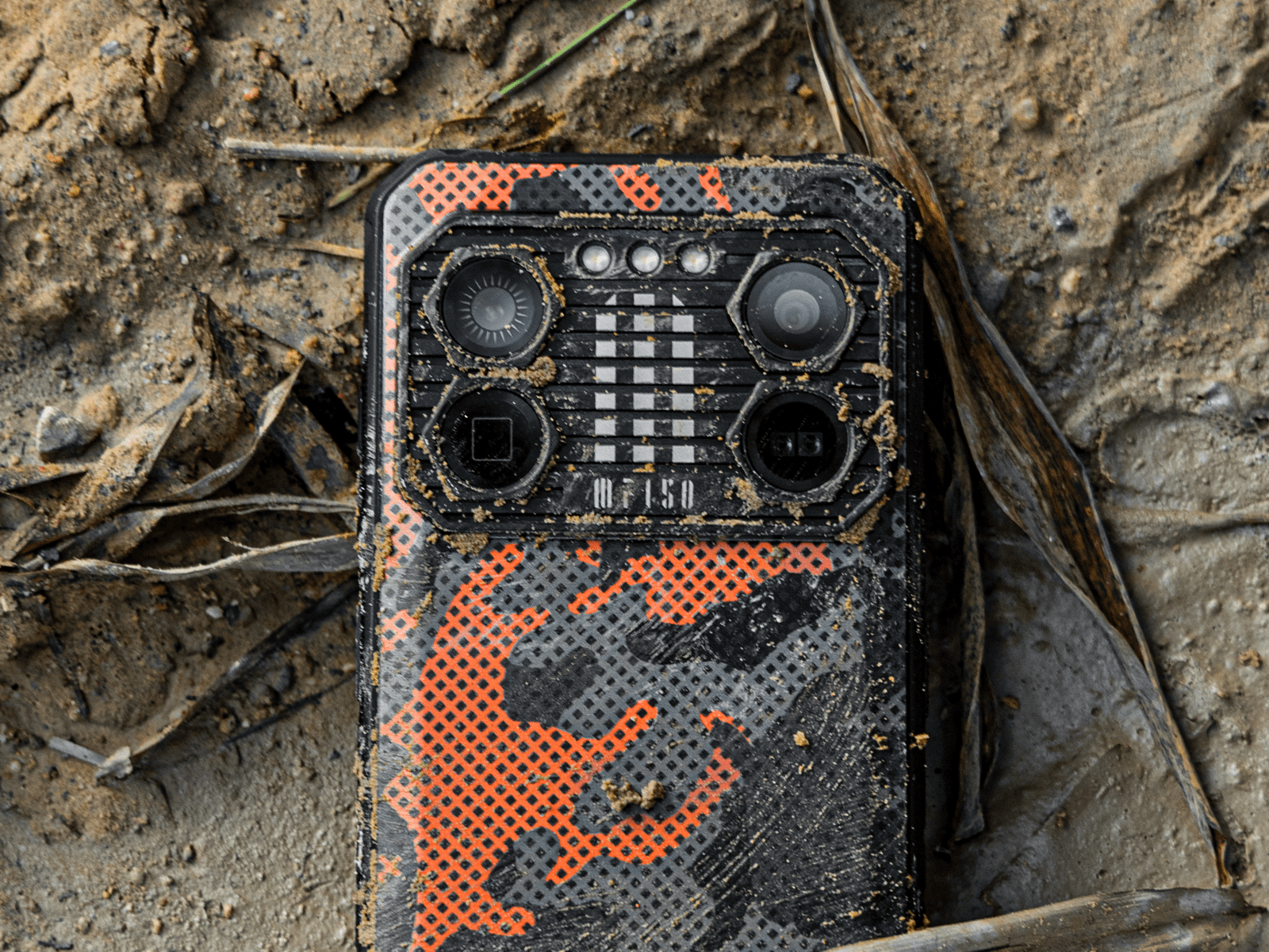 Обычно защищенные телефоны имеют сертификаты IP68, IP69K и MIL-STD-810H. IIIF150 поднимает стандарт, выдерживая падение с высоты до 1,8 метра и водонепроницаемость до 6 метров в течение 24 часов