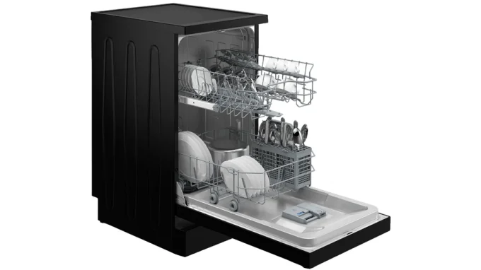 Недорогая отдельностоящая посудомоечная машина Indesit DFS 1A50 B