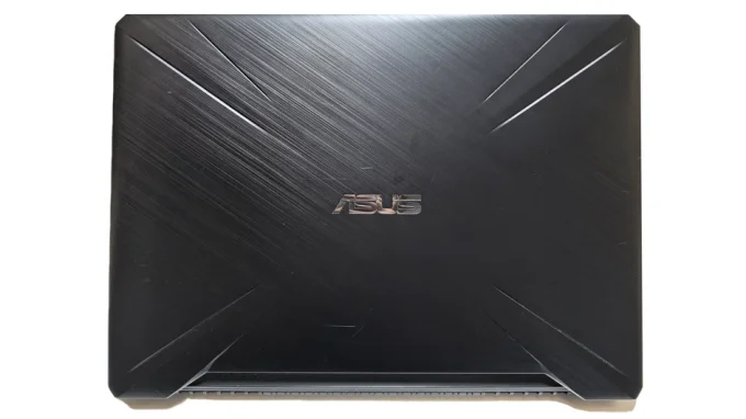 Ноутбук с видеокартой фирмы Intel серия UHD Graphics 630