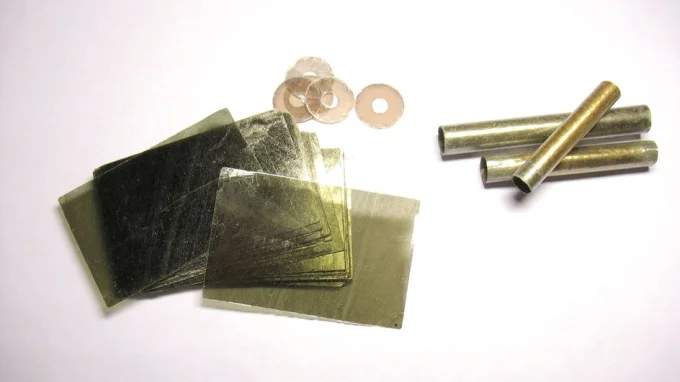 Различные изделия из электротехнической слюды.