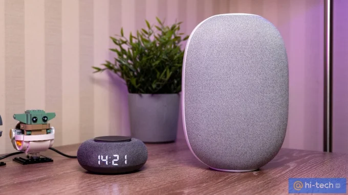 VK Капсула Мини (слева) и VK Капсула