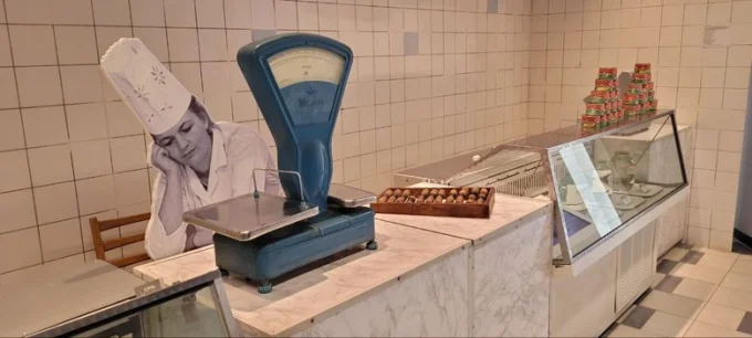 Прилавки с консервами в СССР (личный архив)