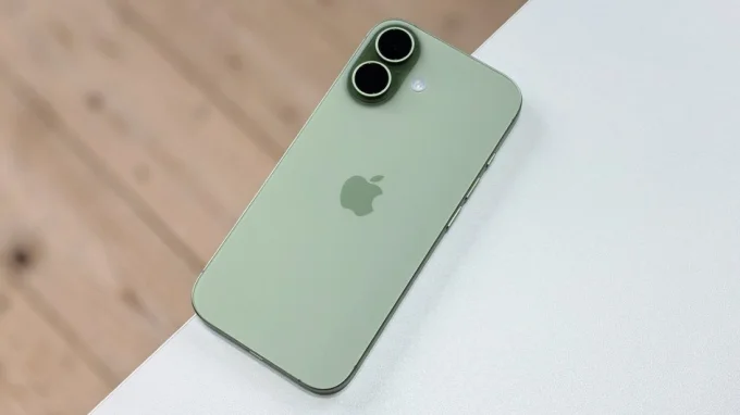 iPhone 17 вид сзади