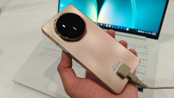 Honor Magic V6