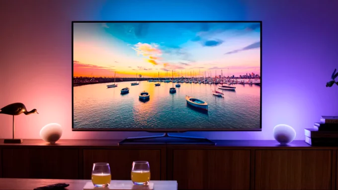 Телевизор подсвеченный лапочками