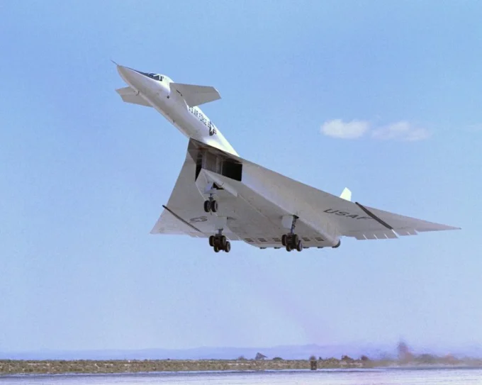 XB-70A «Валькирия» (сер. № 62-0001) / Wikimedia