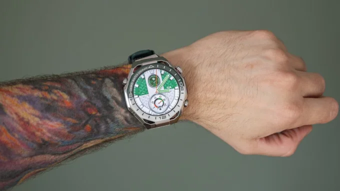 Часы Huawei Watch GT Ultimate 2 на руке