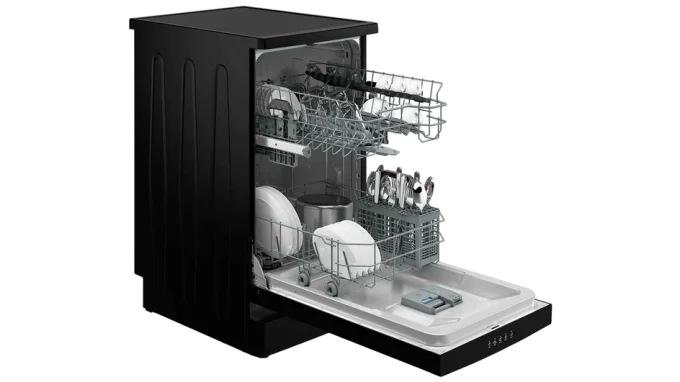 Недорогая отдельностоящая посудомоечная машина Beko BDFS15020B