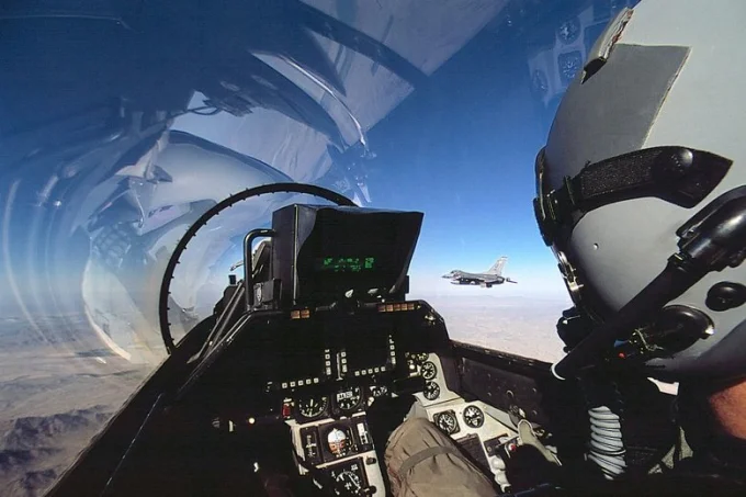 вид из кабины F-16