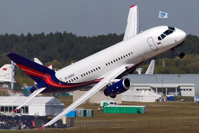 Sukhoi Superjet 100 на международном авиационно-космическом салоне МАКС-2015. Фото: Wikimedia / Alex Beltyukov / CC BY-SA 3.0
