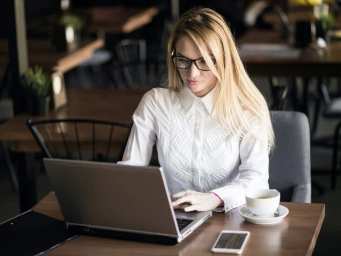 Мы привыкли считать, что сообщения, которые мы получаем, пишу люди.