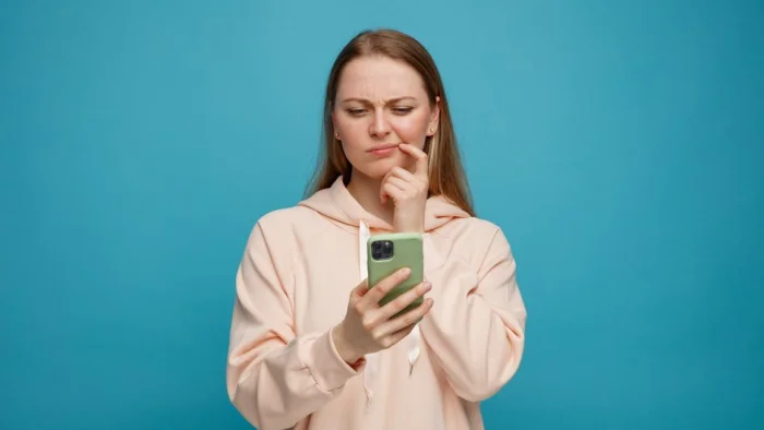 Использование ИИ для написания сообщений снижает репутацию собеседника в наших глазах.