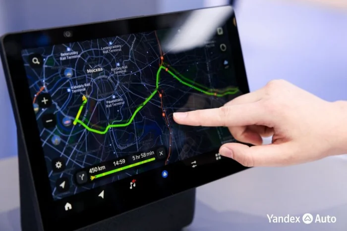 «Яндекс Авто» с Алисой
