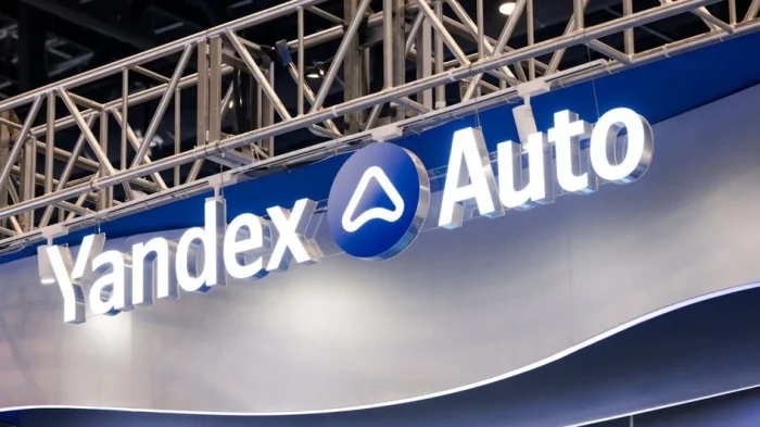 «Яндекс Авто» с Алисой