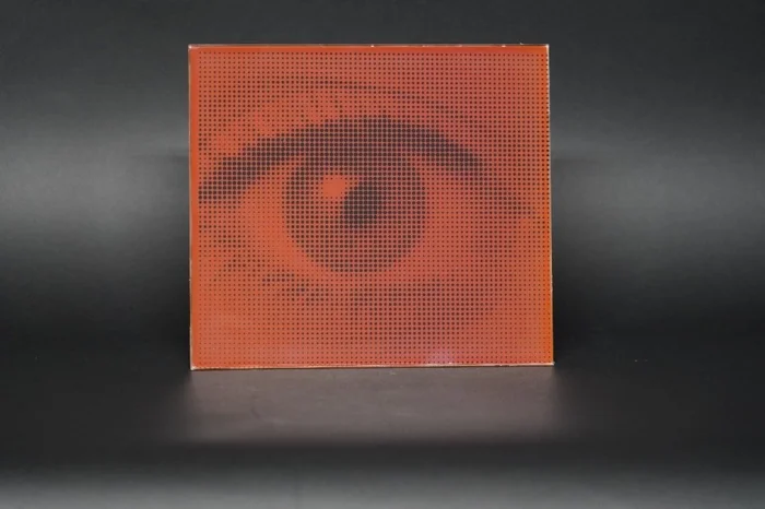 солнечная панель с узором в виде глаза