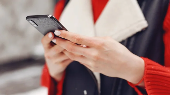 Телефон в руках