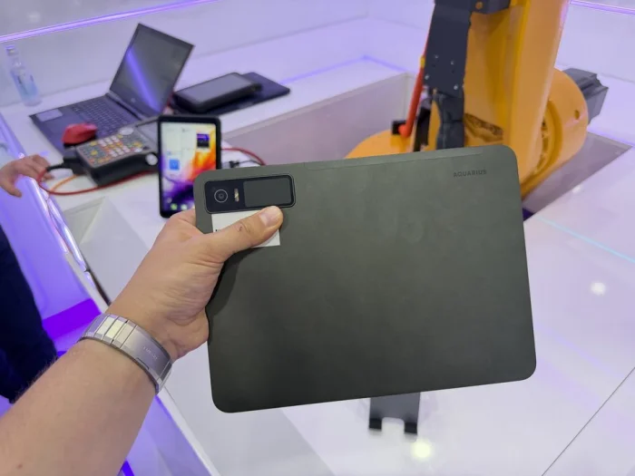 Aquarius AQpad L311 сзади