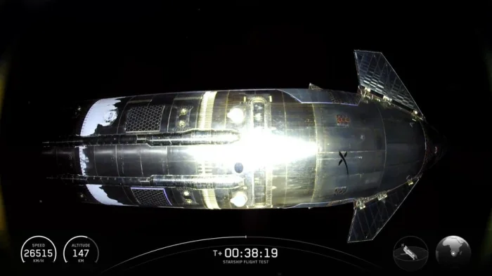 Вид на Starship со стороны в космосе