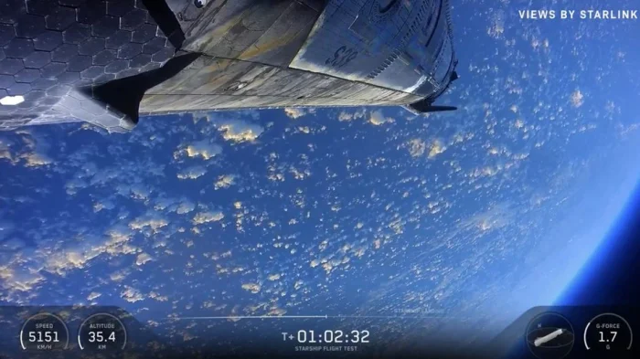 Вид на Starship при входе в плотные слои атмосферы