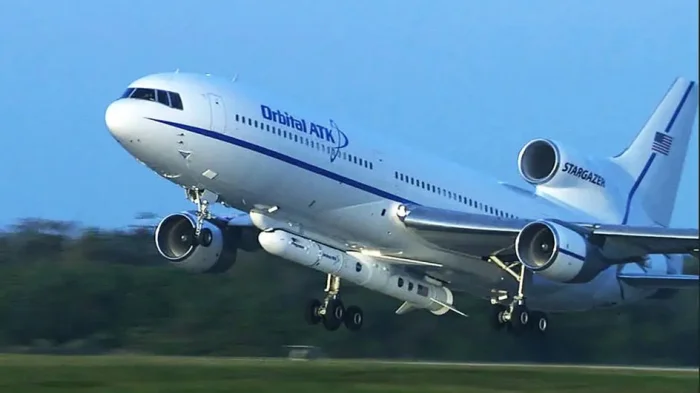 Взлет самолета Lockheed L-1011 Stargazer