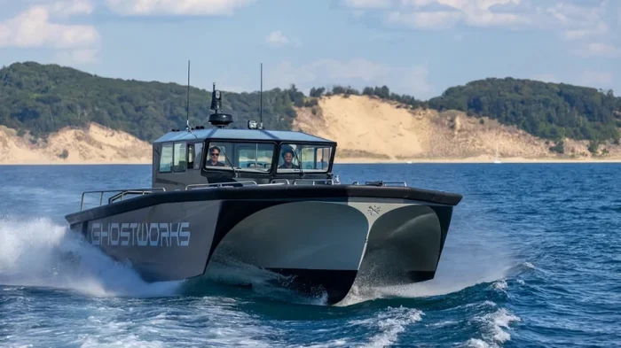 катер Minerva класса M-Hull.