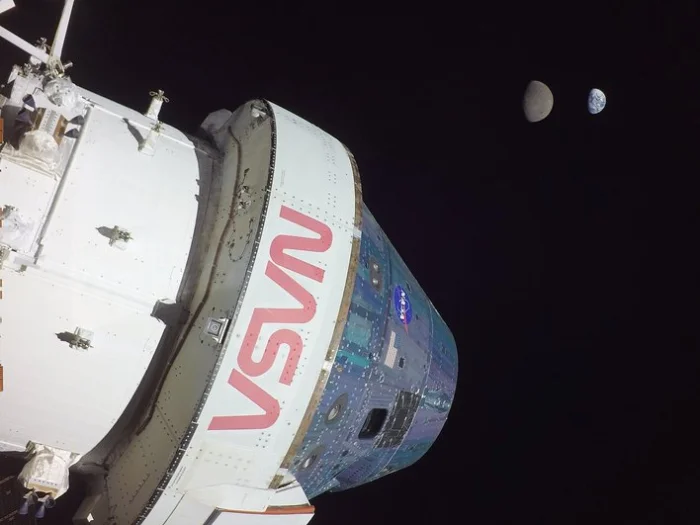 Земля и Луна на одном фото